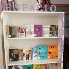 Biblioteca: Espacio Violeta